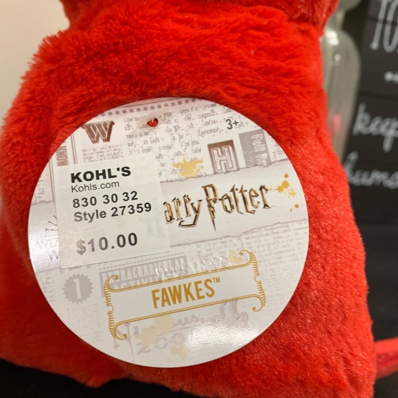 Dumbledore’s phoenix Fawkes. - Picture 2 of 3